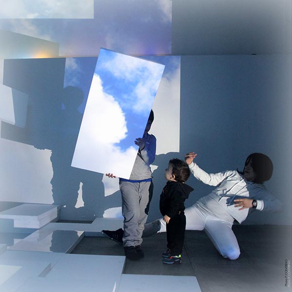 EXTRAIT(s) DE CIEL, résidence artistique à la TEC Voiron (38), Projecitons de ciel
