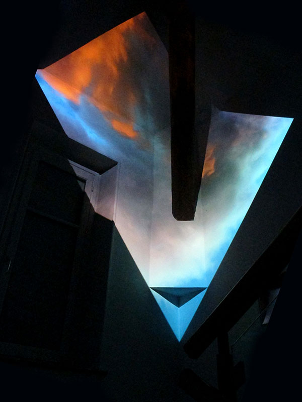 BLUX, artiste plasticien, projections vidéo/installations visuelles et sonores (Journées européennes du patrimoine 2014) au Musée Géo Charles – Ciel projeté en forme de tête