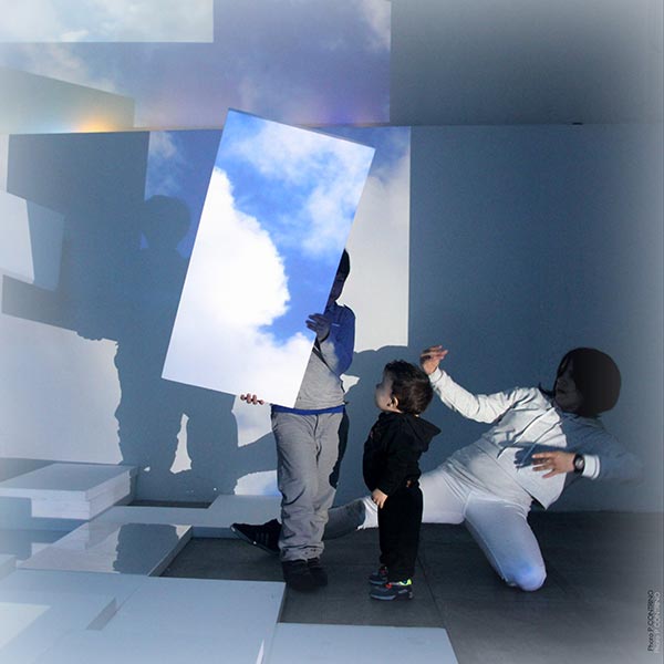 BLUX, artiste plasticien, Résidence à La TEC, Installation in-situ, 2015 – Nuages à l'état solide, danse