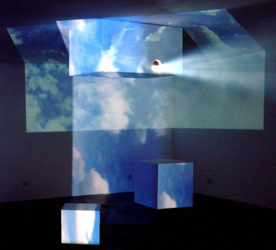 BLUX, artiste plasticien, Résidence à La TEC, Installation in-situ, 2015 – Nuages à l'état solide, projection